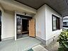 玄関：【リフォーム中10/5更新】玄関ドアです。庇が大きいので、雨の日でも楽々ですね。外壁塗装他。