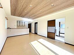 太田市世良田町3108-14 4LDKのリビング/ダイニング