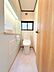 トイレ：【リフォーム済】トイレは温水洗浄機能付きに新品交換しました。キズや汚れが付きにくい加工が施してあるのでお手入れが簡単です。直接肌に触れるトイレは新品が嬉しいですよね
