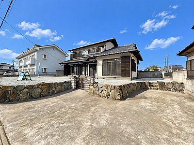 外観:価格には消費税、リフォーム費用を含みます。自社物件につき随時ご案内可能。内覧希望の方はお電話ください。 外観:価格には消費税、リフォーム費用を含みます。自社物件につき随時ご案内可能。内覧希望の方はお電話ください。