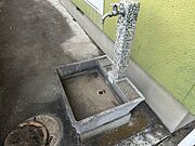 【外水道】外水道が設置されており、洗車や庭の手入れ、掃除など屋外作業に便利で日常使いしやすい設備です。