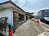 駐車場：【リフォーム中写真4/26更新】敷地内に駐車2台分を確保しており、来客時やご家族での複数台利用にも対応可能です。駐車場には砕石を敷き込みます。