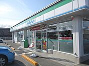 ファミリーマート伊勢崎市場町店 650m
