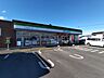周辺：あずま 【コンビニ】ファミリーマート伊勢崎国定町一丁目店様まで約60m(徒歩1分)。24時間営業なので、何か買い忘れがあったときでもすぐに買いに行けますね。 2550m