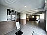 外観：【設備】マンションロビーです。平日の日中は管理人さんがいてくれるので安心ですね。