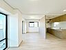 リビング/ダイニング：【リフォーム済】リビングの別角度です。フローリング重張、クロス張替え、建具交換等を行いました。