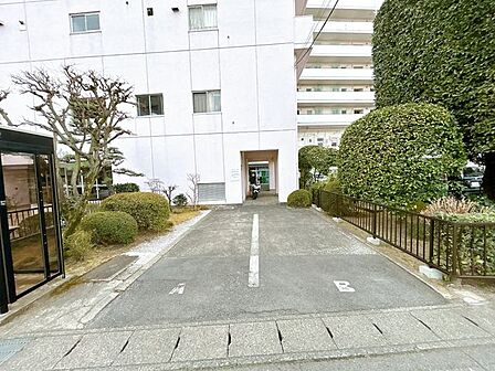 来客者用の駐車スペースがあります。