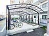 その他：【敷地内駐輪場】敷地内には便利な駐輪場を完備。自転車を利用される方にもうれしい設備で、毎日の通勤・通学やお買い物にも便利です。※空き状況には限りがあり、確認が必要です。