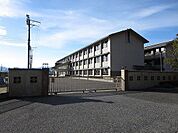 本巣中学校まで徒歩約13分（1000ｍ）です。