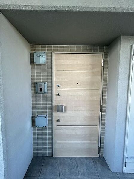 【リフォーム中】玄関扉 鍵交換を行います。