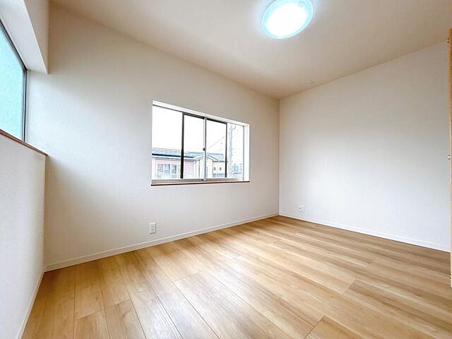 室内 富山市本郷町145-12