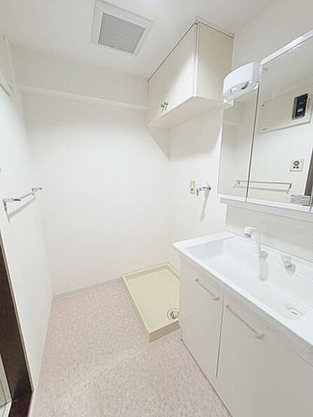 【リフォーム中】洗面所です。洗面台交換、止水栓交換予定です。