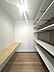室内：【リフォーム済】洋室に間取り変更を行ったお部屋は書斎スペースを新設しました。趣味やお仕事のスペースとしてお使いいただけます。