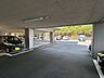 駐車場：【駐車場】敷地内に駐車場があります。空き状況は店舗までお問い合わせください。