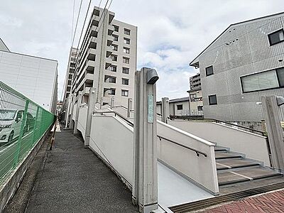 外観：【リフォーム完成】マンションの現地外観です。