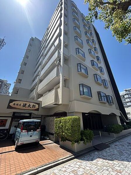 価格には消費税を含みます。自社物件につき随時ご案内可能。内覧希望の方はお電話ください。