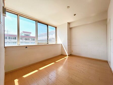 【リフォーム前】南西側洋室約6.2帖