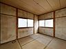 室内：2階東側和室