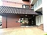 エントランス：建物入口　管理人さんによりきれいに管理されています。