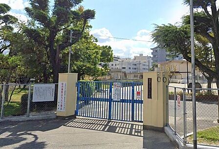 福岡市立筥松小学校 筥松小学校まで約850M(徒歩11分)です。1キロ圏内で、お子様の通学も安心ですよ。