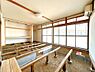 室内：【リフォーム中　4月4日撮影】リビング別角度写真です。