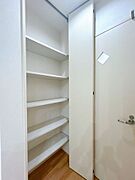 【期間限定現況販売】トイレ前収納です。