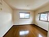 洋室：【リフォーム中・7/10撮影】フローリングに変更します。クロス張替、建具・照明の新品交換等を行います。