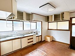 宮崎市佐土原町東上那珂　戸建て 6DKのリビング/ダイニング