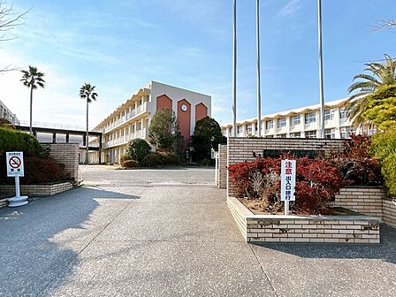 【周辺環境】東大宮中学校まで約850m(徒歩約11分、自転車で約5分)です。徒歩圏内に小中学校がそろっている学習環境に適している立地です!
