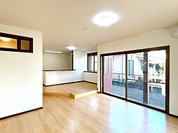 都城市上長飯町　戸建て 3SLDKのリビング/ダイニング