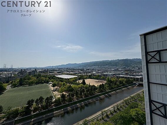 上層階につき素...