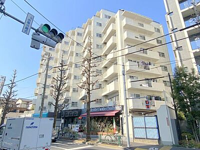 外観：■駅から徒歩3分の立地で、通勤・通学に便利