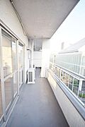 ■陽当たり良好な南東向きバルコニー