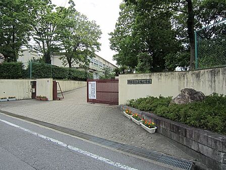 広幡小学校 620m