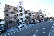 愛知環状鉄道「大門」駅まで、徒歩約13分です。電車でのお出かけや、通勤、通学にも便利です。
