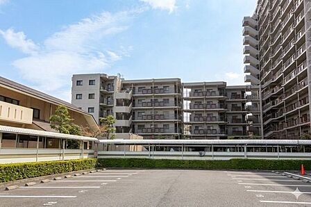 5階建てのマンションの3階部分のお部屋です。