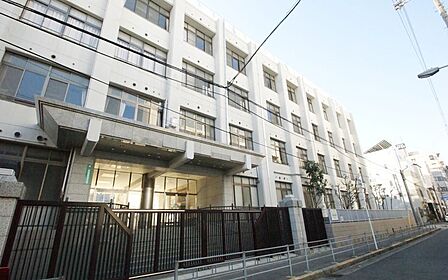 大阪市立聖和小学校：徒歩7分（550ｍ）