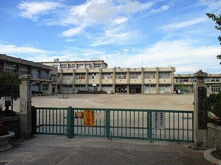 矢作東小学校岡崎市矢作町にある公立の小学校です! 1550m