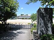 愛宕小学校岡崎市伊賀町にある公立の小学校です！ 230m