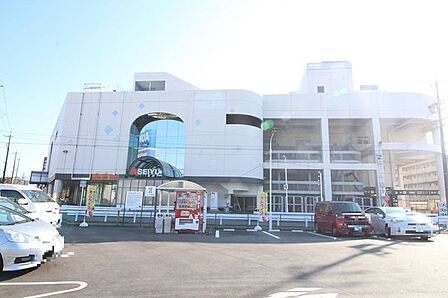 西友岡崎店営業時間9:00~0:00!駐車場542台完備!!遅くまで営業しているので帰宅が遅い日も安心!! 1030m