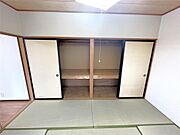 押入