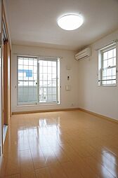 デフィクリヨン 201 2階1LDKのリビング/ダイニング