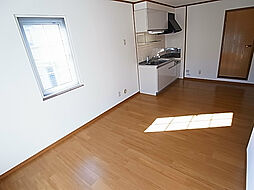 クレアガーデンA棟 203 2階2LDKのリビング/ダイニング