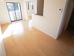 プリムラII 203 2階2LDKのリビング/ダイニング