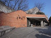 図書館「神戸市立中央図書館まで969m」