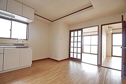 ジョイシャトル 201 2階2DKのリビング/ダイニング