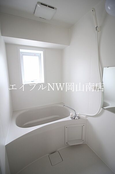画像4:窓付きのお風呂