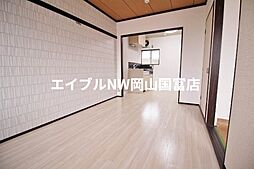 JR山陽本線 高島駅 徒歩17分の賃貸アパート 2階1LDKのリビング/ダイニング