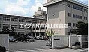 岡山市立富山小学校 618m