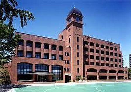 私立愛国中学校 徒歩2分。 110m